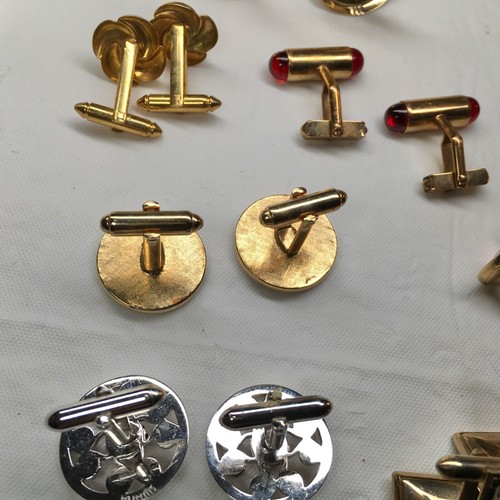 Swank Vintage Red Lucite Cufflinks Gold Plate And Gold Fill, Lot Of 19 Items. - Picture 14 of 24