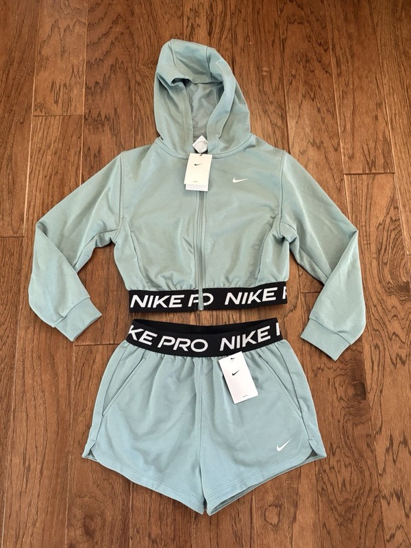 NWT  Nike Pro Set Full Zip Crop Hoodie and Shorts Set Girls Size Large Cannon