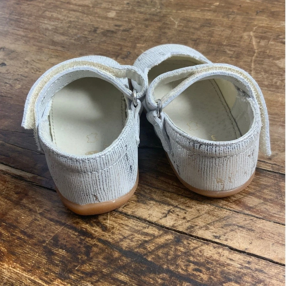 See Kai Run 银色正装鞋 4 码 — 第 4/4 张图片