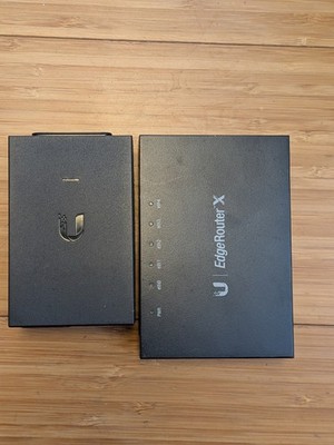 Ubiquiti EdgeRouter X ER-X Gigabit 5-Port Router mit PoE Injektor & Halterung