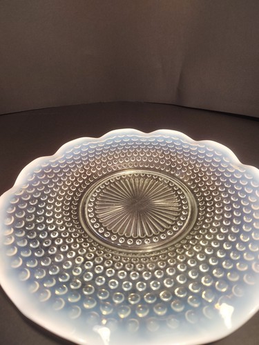 Fenton Moonstone Hobnail piastra 10,5 pollici - Foto 2 di 4