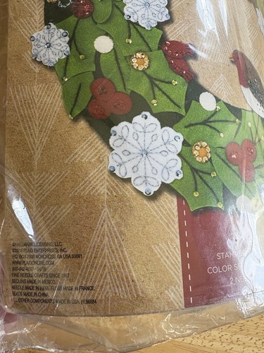 Bucilla Felt Wreath Wall Hanging Kit - Tis the Season Hallmark - 86884 - NEW -mm - Picture 3 of 5
