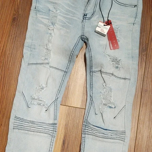 NEW! Boy's Rock Salt Distressed Light Wash Jeans - Sz. 12 - Picture 4 of 7