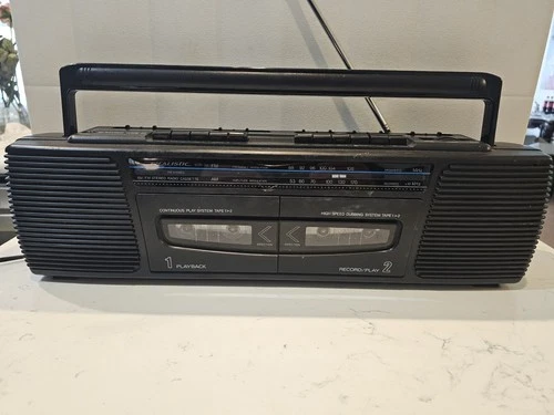 VINTAGE REALISTIC SCR-24 AM/FM RADIO CASSETTE TAPE BOOMBOX