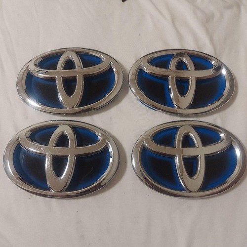 Insignia emblema original Toyota 16 cm usada
