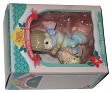Precious Moments Heim für Die Urlaub (1996) Enesco Junge Reiten Spielzeug Pferd