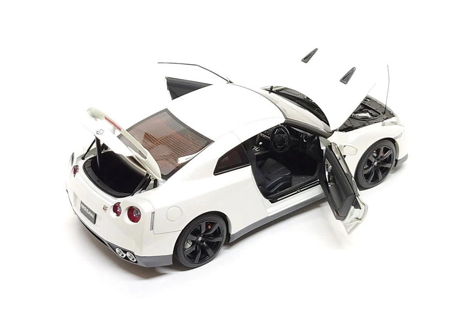 AUTOart 1:18 Nissan GT-R (R35) en Blanco Perla/Negro Mate Ruedas (Sin Caja) Foto 3 de 4