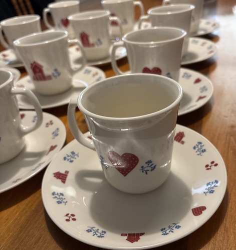 Lote 24 Platos y Tazas De Postres Corelle/Corning De Colección Ciudad Natal Corazones Y Hogar - Imagen 3 de 8