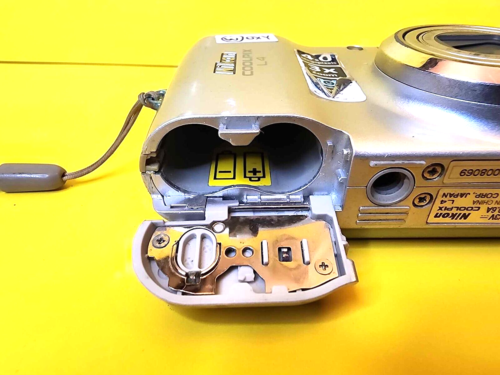 NIKON COOLPIX L4 4.0MP DIGITAL CAMERA 3X OPTICAL ZOOM COMPACT SILVER AUTO FOCUS - Picture 3 of 10