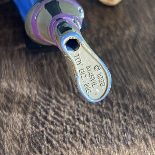 X-Men : Marvel Classics - Wolverine - Action Figure - 1996 - ToyBiz - Light Up - Picture 13 of 15