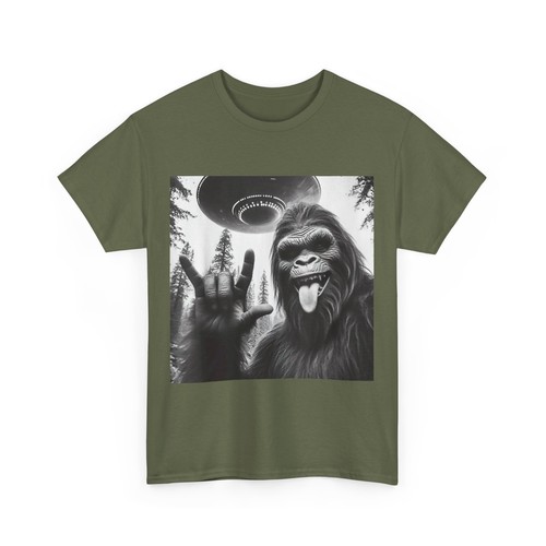 Funny Sasquatch Bigfoot Rock On Selfie With UFO Alien T-Shirt - Picture 6 of 9