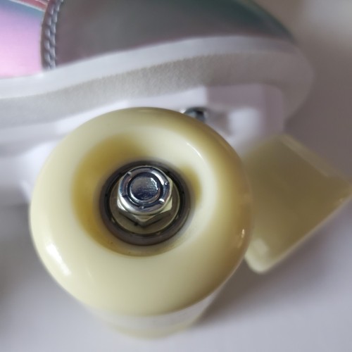 YRU Iridescent Quad Roller Skates Women’s Sz•8 - Picture 8 of 8