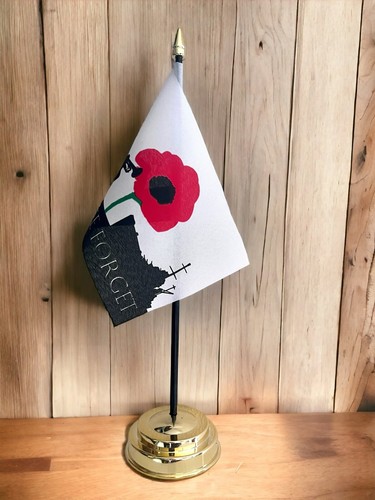 LEST WE FORGET NAVY TABLE FLAG 6"X4" 15cm x 10cm WITH FLAT GOLDEN BASE 25cm tall - Picture 1 of 2