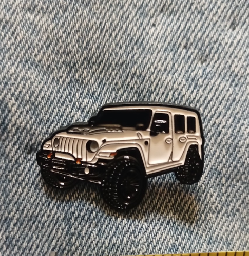 WEISSE JEEP EMAILLE-PIN - VERSENDEN SIE ALLE PINS, DIE SIE KAUFEN, FÜR $4,99 - BESUCHEN SIE UNSEREN SHOP