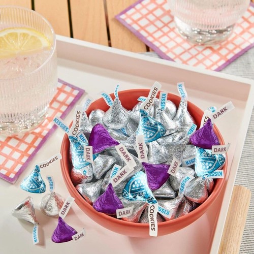 HERSHEY'S Kisses Assorted Delicious Chocolate Candy, Bulk Party Size, 31.5oz Bag - Bild 10 von 15