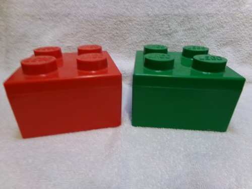 2 Lego Storage 5" x 5"x 3" 4 Stud Storage Cube Container Green & Red - Picture 3 of 7