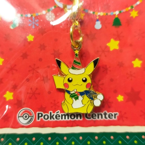 New 2013 Pikachu Christmas Metal Charm Key Chain  Pokemon Center Sealed - Afbeelding 1 van 7