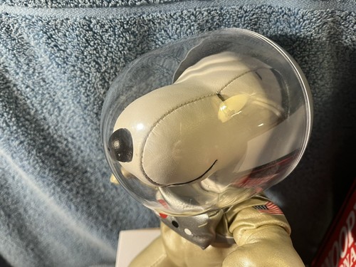 Yokohama Snoopy Town 3rd Anniversary Leather Snoopy Astronaut LE #1816 OB (L) - Picture 5 of 13