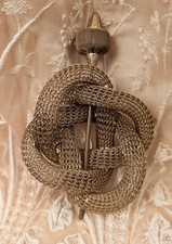 BEAUTIFUL ANTIQUE 1940  S GOLD TONE THICK COIL VIKING KNOT HAIR ORNAMENT