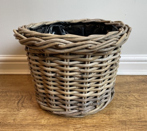 Round & Tapered Rattan Planters / Baskets, Plastic Lined, 3 Sizes Great Quality - Picture 8 of 19