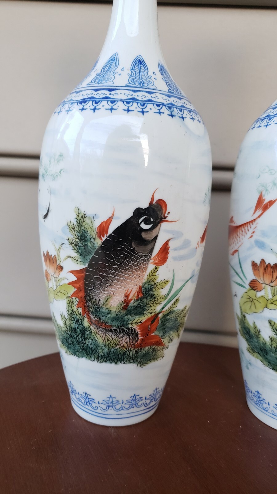 Koi Vase Pair Marked Signed Vintage Chinese Blue and White Fish, Flower with box Deficyt super specjalna cena, popularność