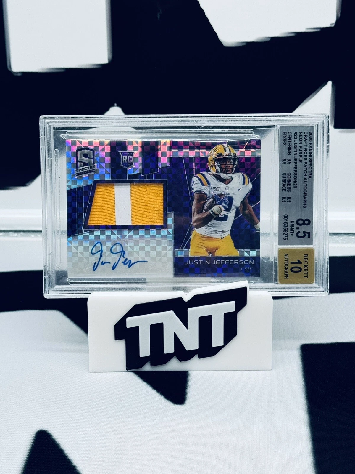 Justin Jefferson Panini Chronicles Draft Picks Spectra Patch Autographs #23 Neon Purple