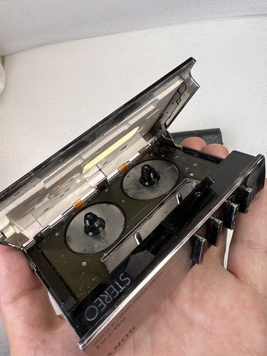 VINTAGE SONY WM-F100II Walkman Cassette STEREO AM/FM -  PARTS/REPAIR ONLY! - Picture 12 of 24