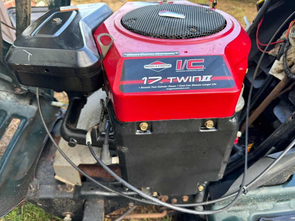 Briggs & Stratton 17HP Power Built To Last Twin Cylinder...Good Running ...