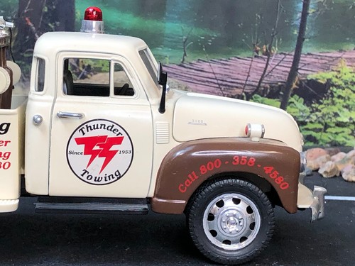 1:24 Diecast Unbranded BROWN 1953 CHEVY WRECKER THUNDER TOWING No Box AS-IS - Picture 9 of 24