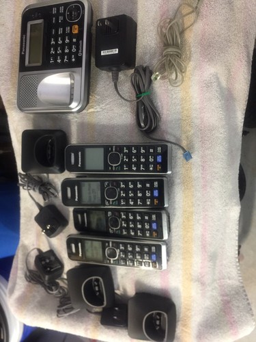 Panasonic KX-TG7871 Answering machine with 4 Headsets, Bluetooh Linktocell, - Picture 2 of 8