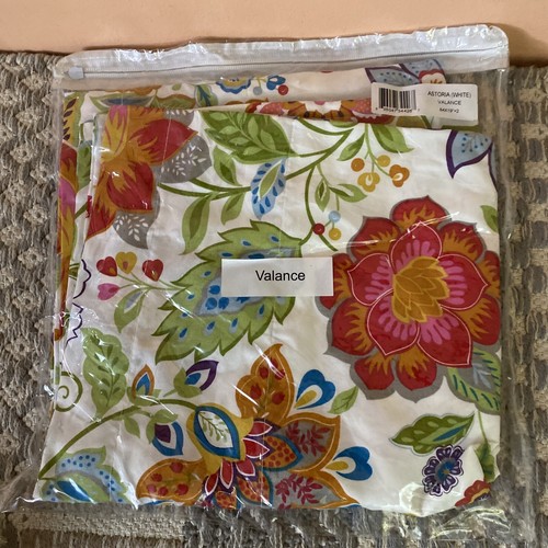 Greenland Astoria White Window Valance 84x19+2 in @ - Picture 3 of 3