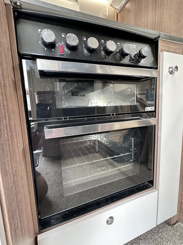 Bailey Unicorn Cadiz 4 berth Caravan - 2018 Model IMMACULATE - Picture 11 of 20