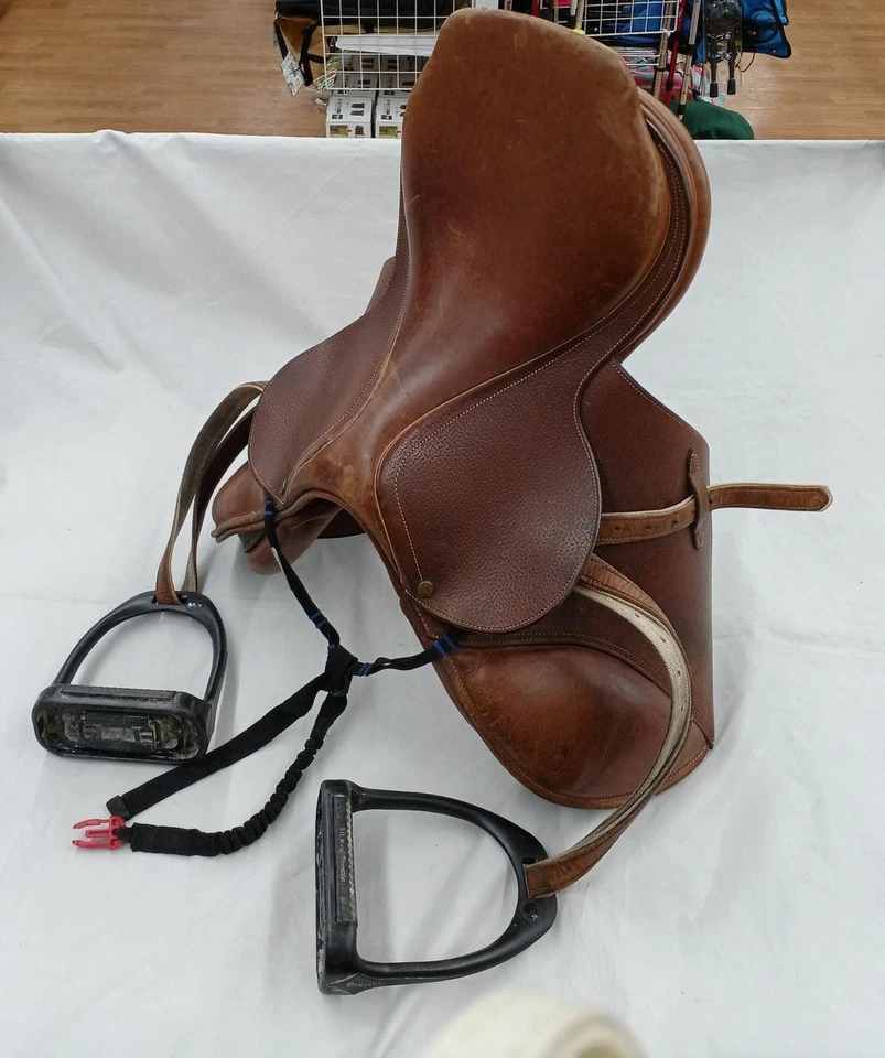 Juego de estribos de silla de montar de salto BRUNO DELGRANGE espectáculo caballo ecuestre tachuela Foto 2 de 4