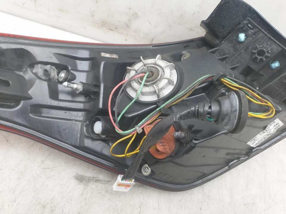 HYUNDAI I20 Taillight Lamp Off Side Right Rear Outer 3 Door LED 2015 Mk2   - Image 2 of 4