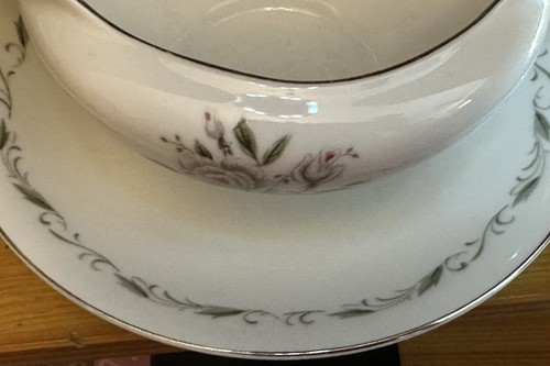 Diamond China ROMANCE Sauciere mit Unterteller Rosen Silberrand - Made in Japan - Bild 10 von 13