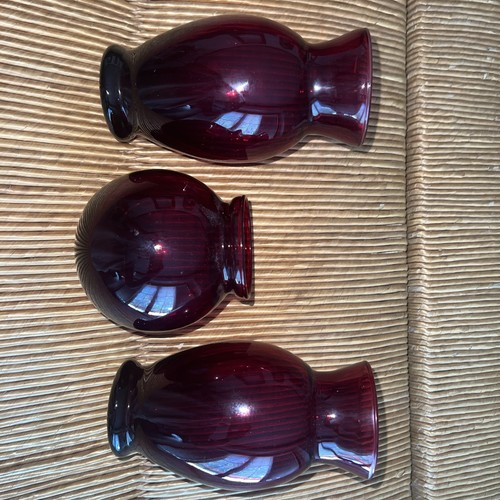 Vintage Set of Royal Ruby Red Glass Vases Anchor Hocking 2 Are 6 1/2" - Picture 2 of 2
