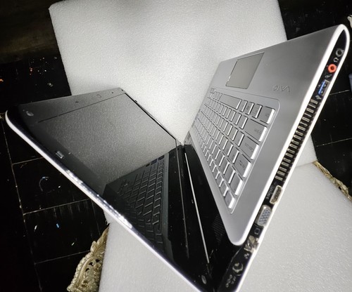 Sony Vaio Laptop SVE141D11L 14" Intel Core i5  No HHD NO TESTED - Bild 3 von 5