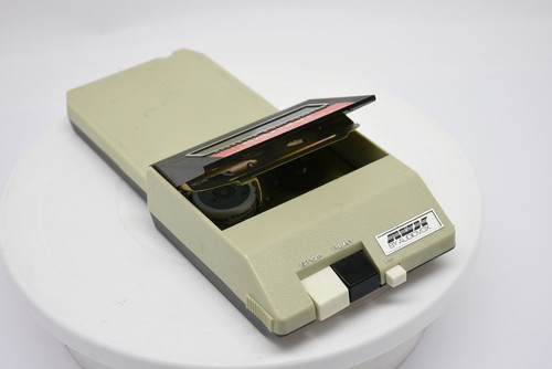 AVX By AudioVox CA-1 Adattatore Cassetta Convertitore 8 Tracce Adattatore Cassetta - Foto 1 di 11