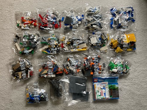 LEGO CITY: City Square (60097) (discontinued) - Picture 3 of 8