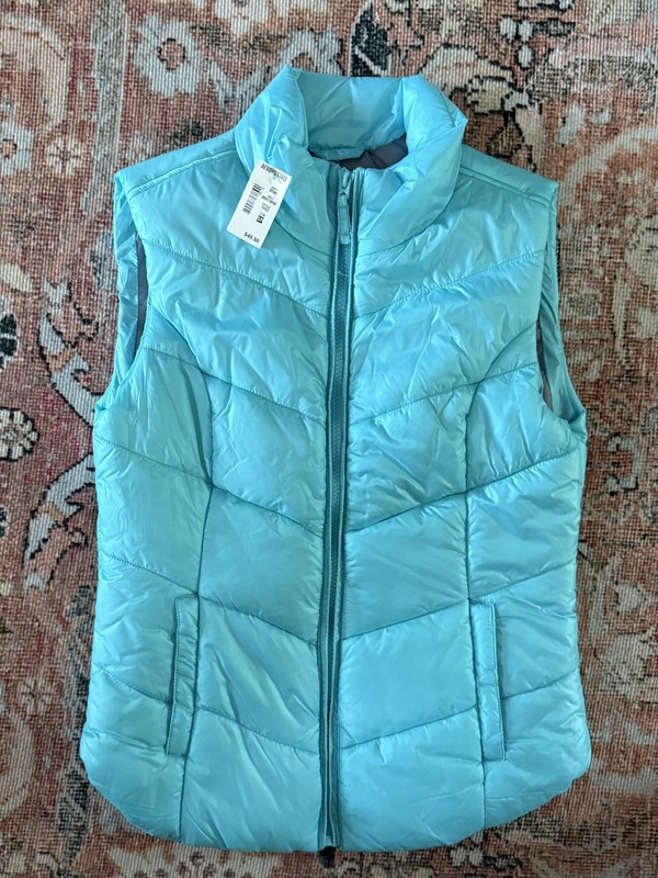 NWT Aeropostale Women’s Puffer Vest Size Small Beautiful!