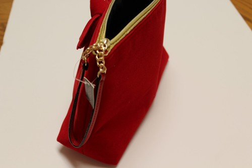 Victoria's Secret Red Velvet Cosmetic Makeup Travel Handbag Bow NEW - Picture 4 of 6