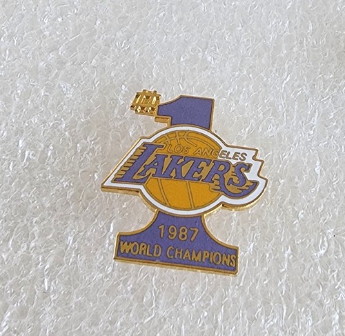 🏀NBA 🏀 LA LAKERS CAMPEÓN MUNDIAL COLECCIONABLE/PIN DE SOLAPA~¡ENVÍO GRATUITO! 🏀 - Imagen 2 de 5