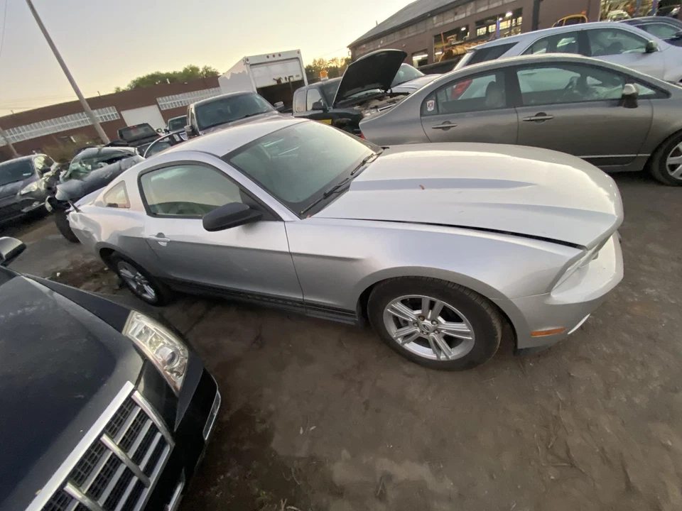 Used Air Cleaner Assembly fits: 2010 Ford Mustang 4.0L SOHC Grade A - Imagem 4 de 4