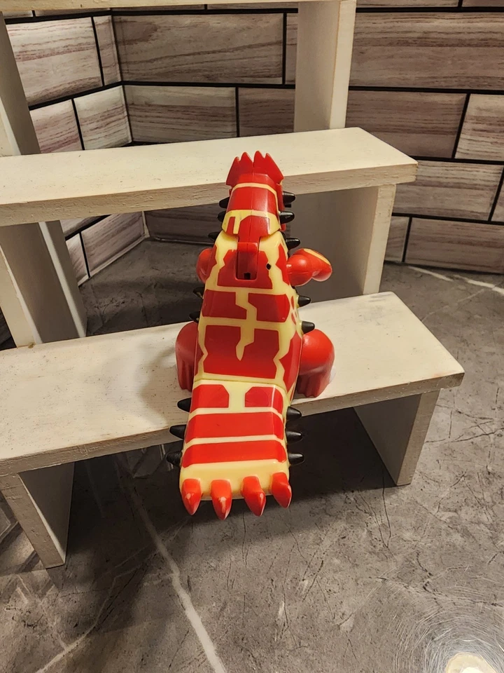 Figura de acción de juguete McDonald's Pokémon Omega Rubí Primal Groudon 2015 Foto 3 de 4