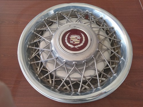 1988-1992 Cadillac Fleetwood Brougham 2049 RWD 15" Wire Hubcap # 2049 USED - Picture 1 of 10