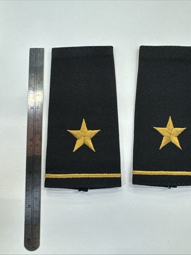 Polizei Schulterklappen - ein Stern - goldene Stickerei mit 1 Streifen auf schwarzem Stoff - Bild 3 von 4