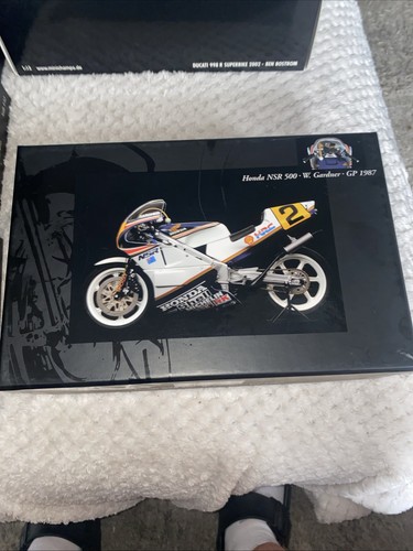 Minichamps 1/12 Scale - 122 870002 Honda NSR 500 Wayne Gardner GP 1987 MODIFIED - Picture 5 of 6