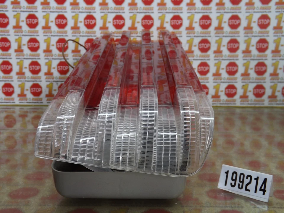 1973-1980 MERCEDES BENZ 450SL DRIVER LEFT SIDE REAR BRAKE TAIL LIGHT OEM - Image 2 of 4