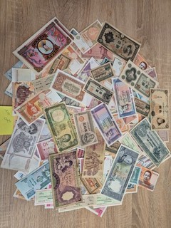 100 PIECES WORLDWIDE BANKNOTES COLLECTOR'S LOT N:J