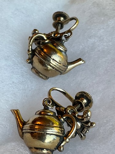 Vintage Paar 1940er Jahre Chor Tee Zeit Teekanne Miniatur Charms Schraube zurück hängen Ohrringe - Bild 18 von 24